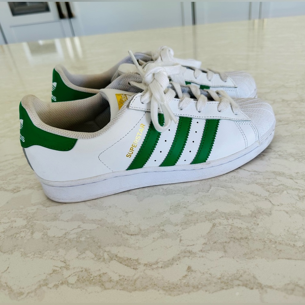 Excellent Adidas Superstar Sneakers in Green/Gold/White 8